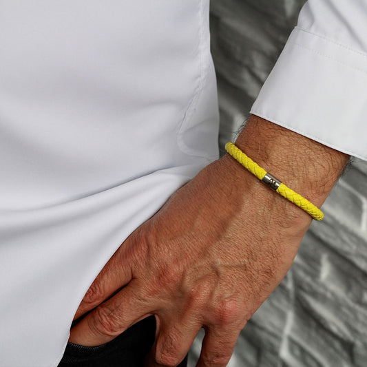 Lederarmband mit integrierter Frequenztechnologie