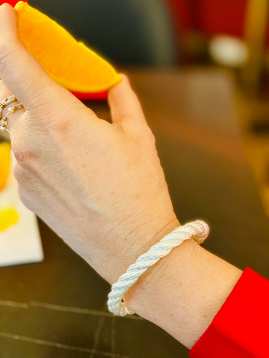 Segeltauarmband mit integrierter Frequenztechnologie