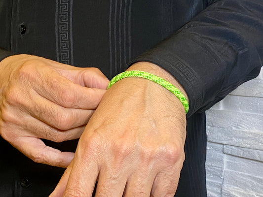 Segeltauarmband mit integrierter Frequenztechnologie