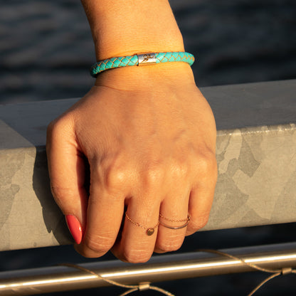 Lederarmband mit integrierter Frequenztechnologie