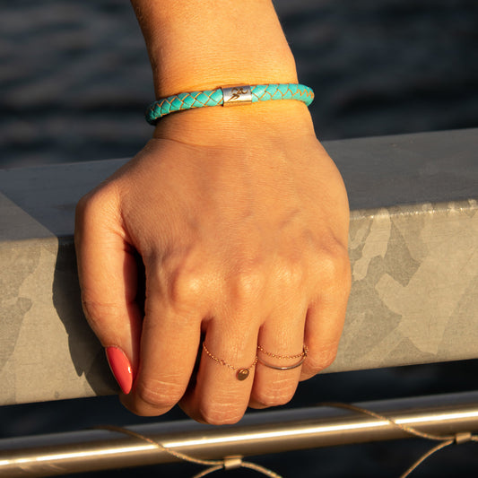 Lederarmband mit integrierter Frequenztechnologie
