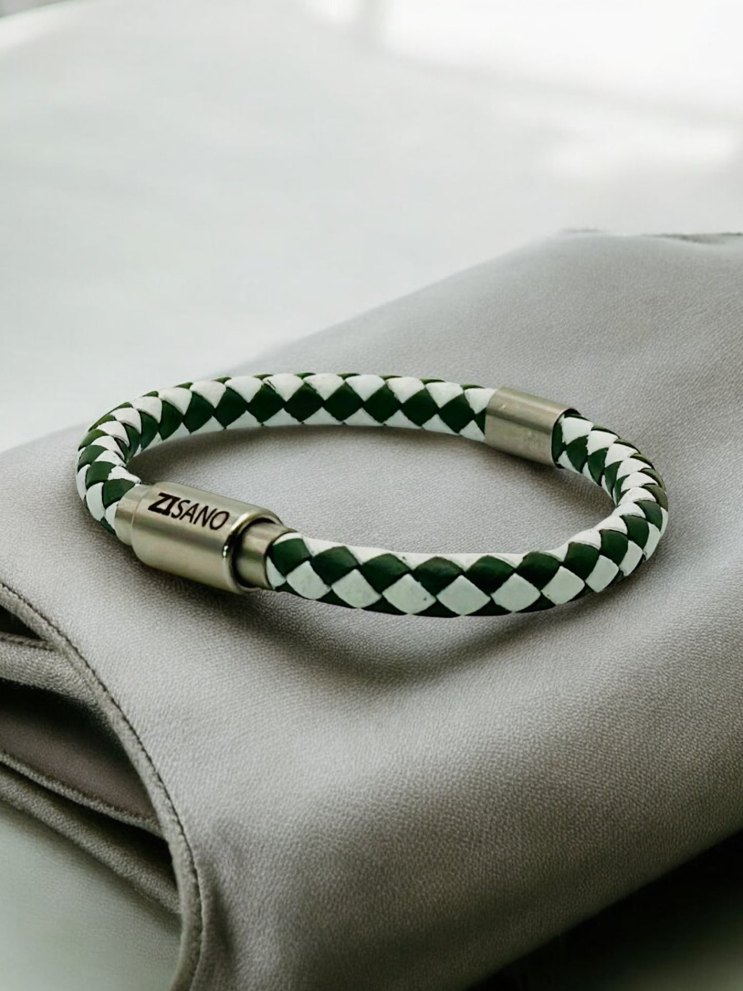 Lederarmband mit integrierter Frequenztechnologie