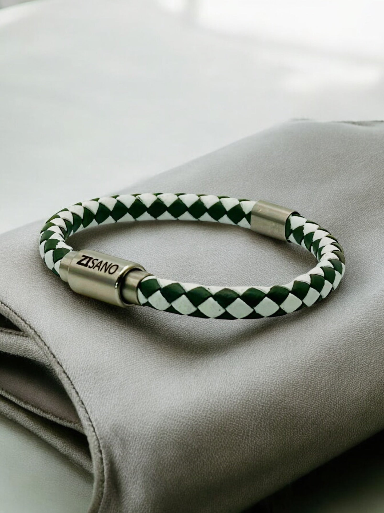 Lederarmband mit integrierter Frequenztechnologie