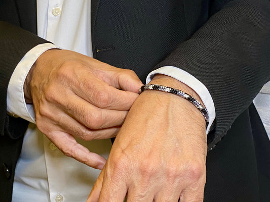 Segeltauarmband mit integrierter Frequenztechnologie