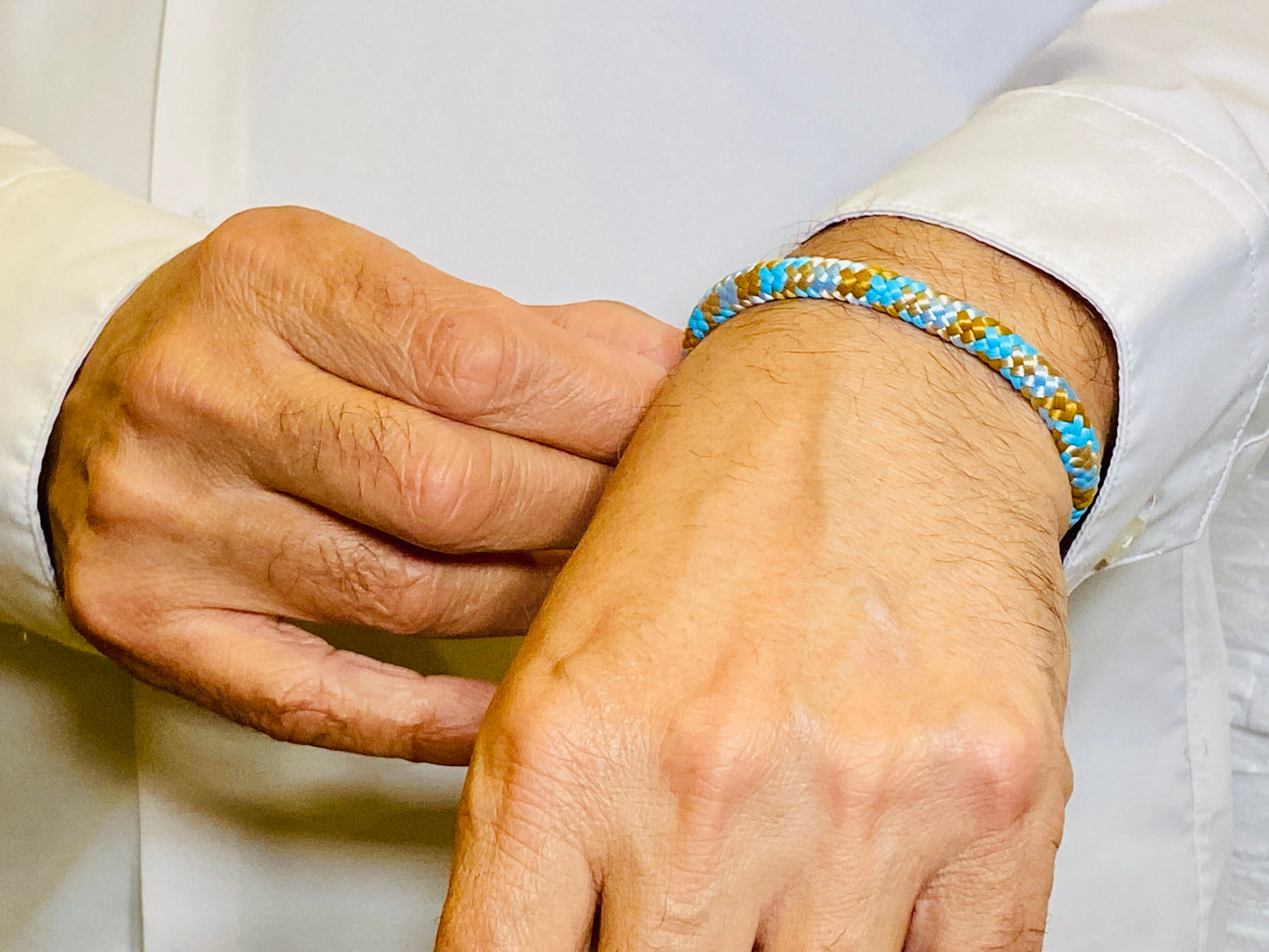 Segeltauarmband mit integrierter Frequenztechnologie
