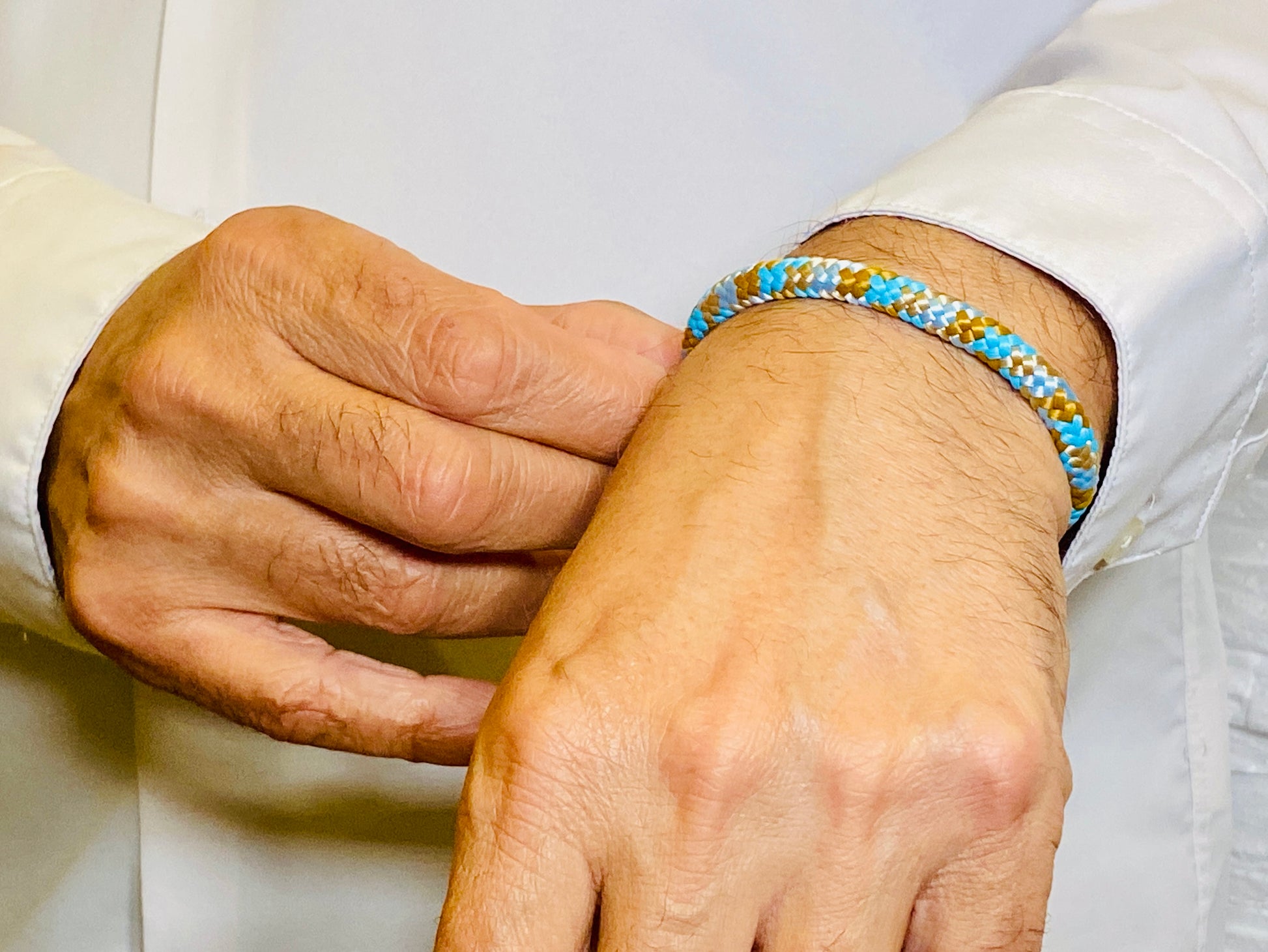 Segeltauarmband mit integrierter Frequenztechnologie