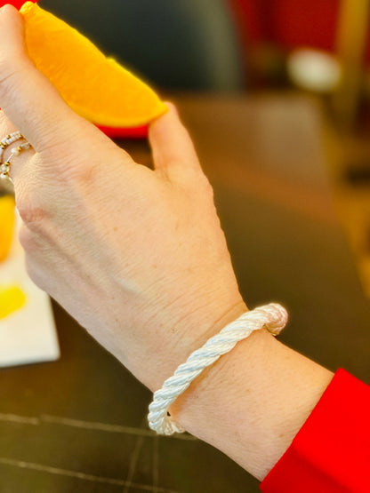 Segeltauarmband mit integrierter Frequenztechnologie