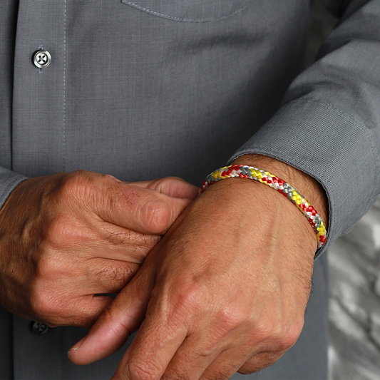 Segeltauarmband mit integrierter Frequenztechnologie