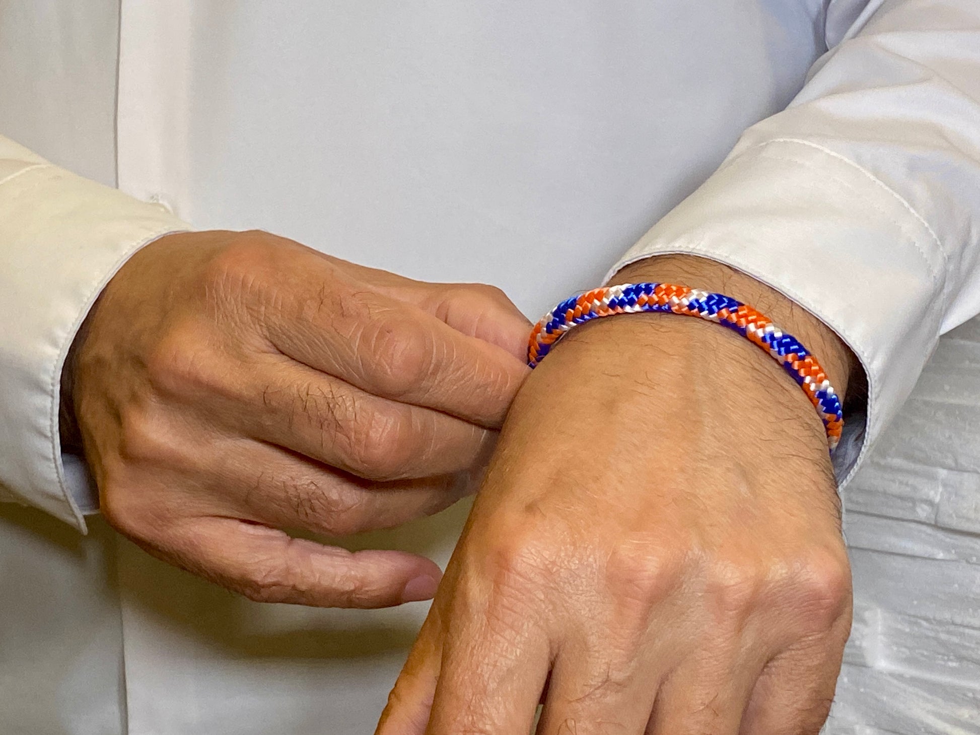 Segeltauarmband mit integrierter Frequenztechnologie