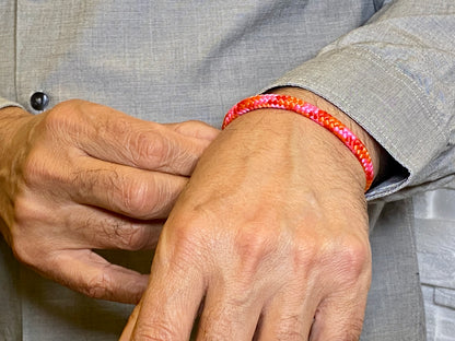 Segeltauarmband mit integrierter Frequenztechnologie