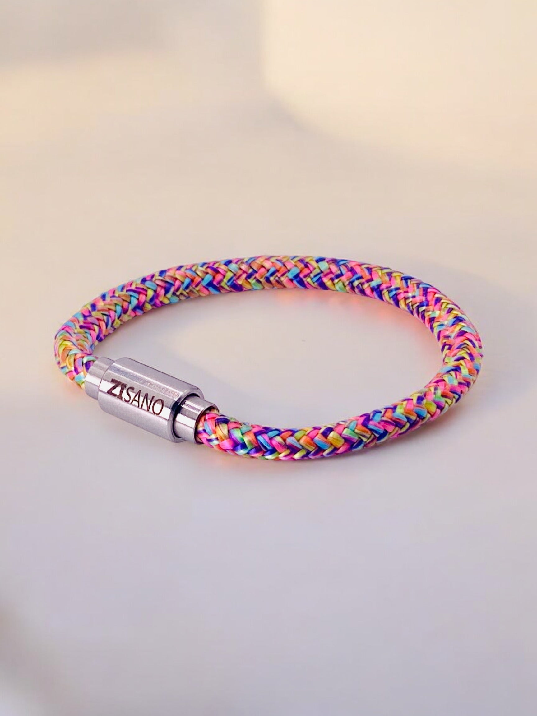 Segeltauarmband mit integrierter Frequenztechnologie