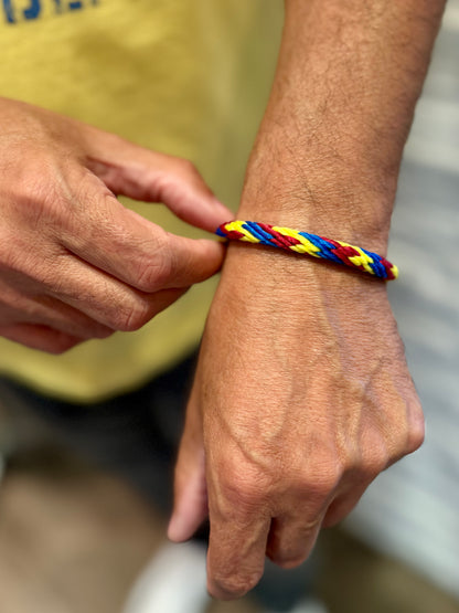 Segeltauarmband mit integrierter Frequenztechnologie