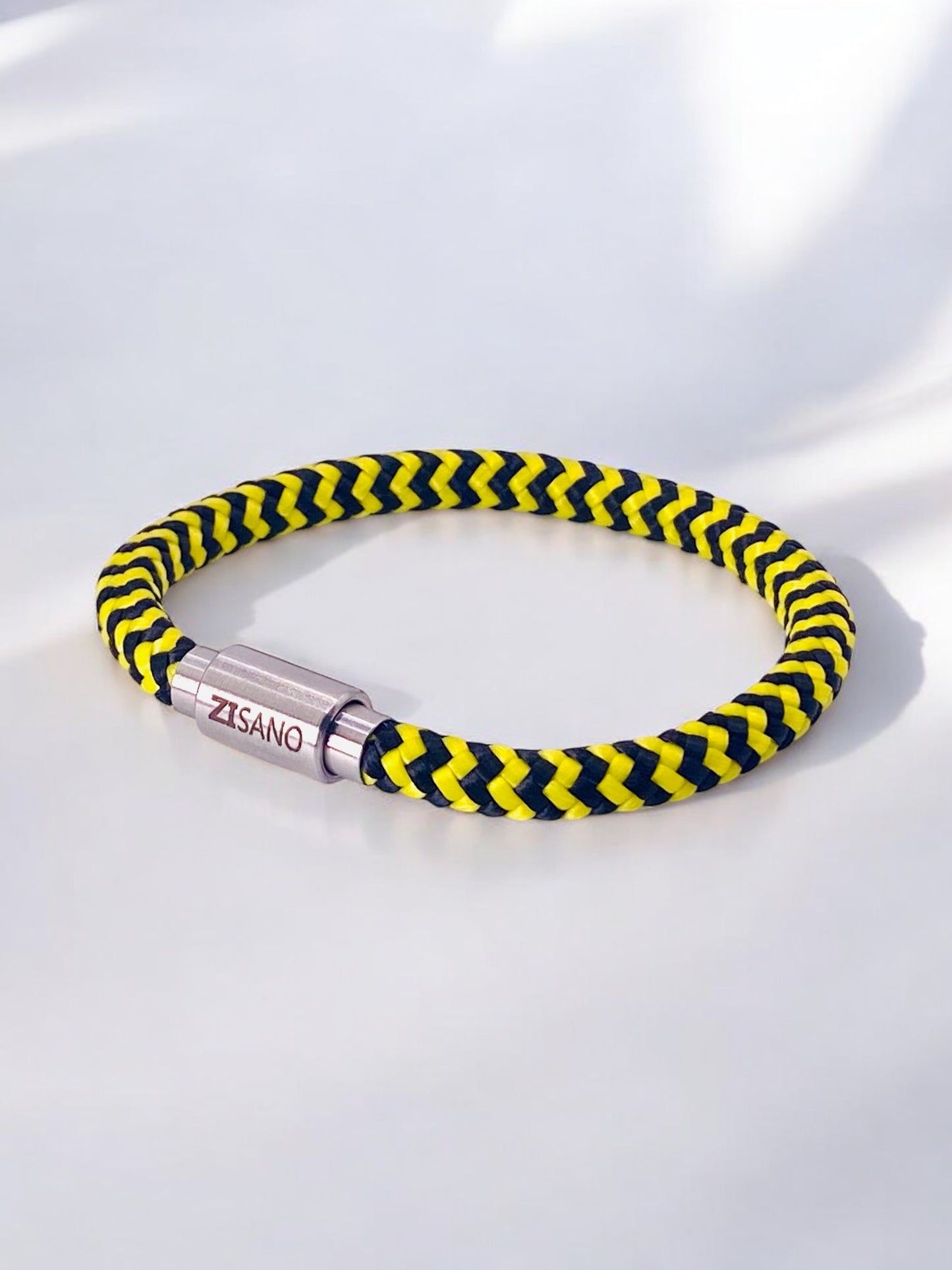 Segeltauarmband mit integrierter Frequenztechnologie